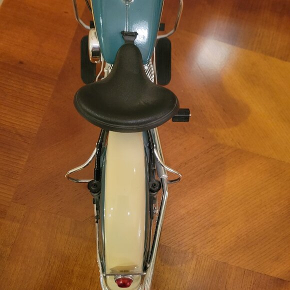 Guiloy 1948 Indian Chief Die-Cast Motorcycle - Picture 12 of 14